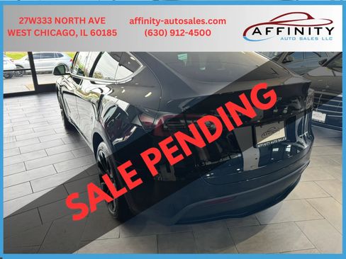 Used 2024 Tesla Model Y Long Range AWD/4WD image 3