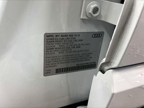 Certified 2025 Audi Q3 2.0T Premium w/ Convenience Package image 39