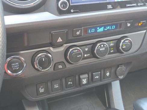 Used 2020 Toyota Tacoma TRD Sport w/ TRD Premium Sport Package AWD/4WD image 21