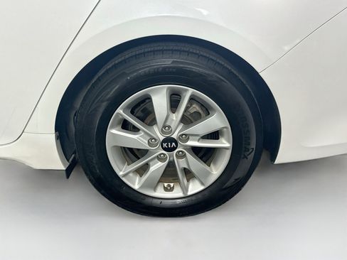 Used 2018 Kia Optima LX FWD image 11