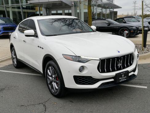Certified 2018 Maserati Levante image 3