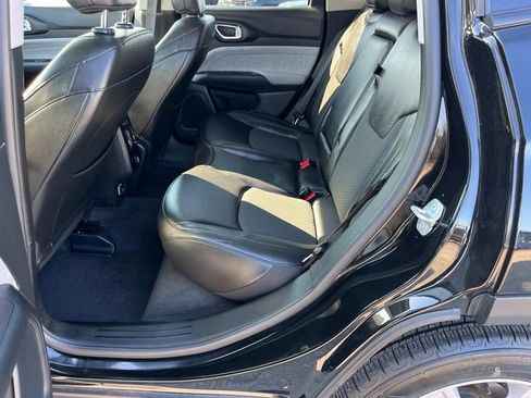 Certified 2022 Jeep Compass Latitude image 9