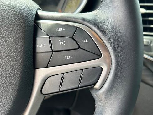Used 2022 Jeep Grand Cherokee Laredo X AWD/4WD image 28