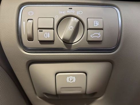 Used 2016 Volvo XC60 T6 w/ Proximity Package image 17