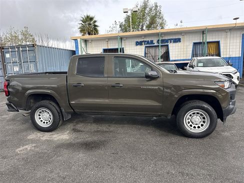 Used 2024 Chevrolet Colorado W/T image 2