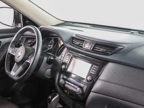 Used 2020 Nissan Rogue SV FWD image 25