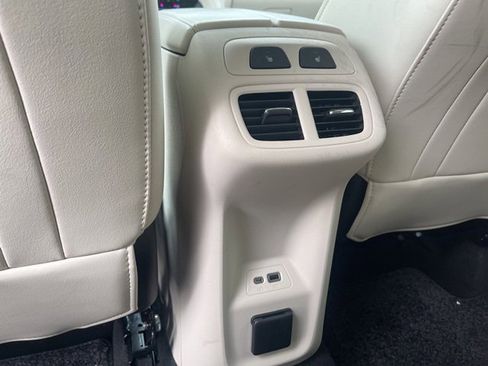 Used 2023 Buick Envision Avenir image 18