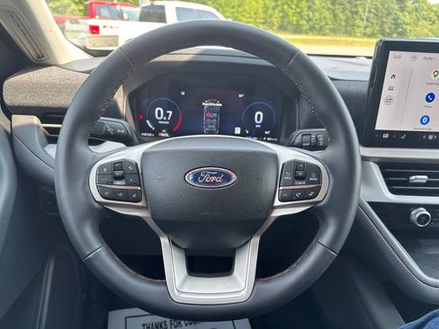 Used 2025 Ford Explorer Active AWD/4WD image 22