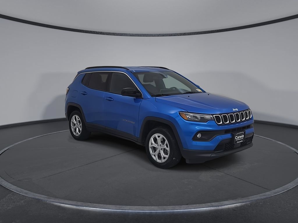 Used 2024 Jeep Compass Latitude AWD/4WD image 4