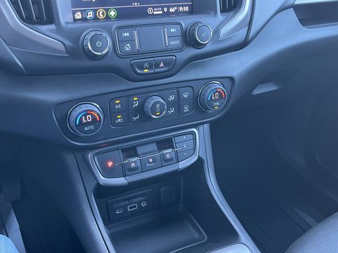 Used 2022 GMC Terrain AT4 image 12