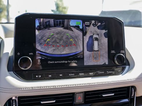 Used 2023 Nissan Rogue SL w/ SL Premium Package image 33