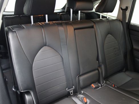 Used 2021 Toyota Highlander XLE image 29