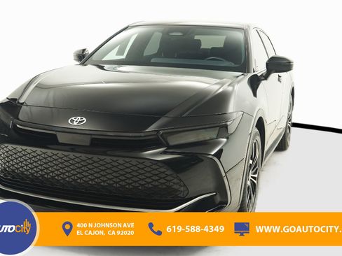 Used 2024 Toyota Crown XLE image 1