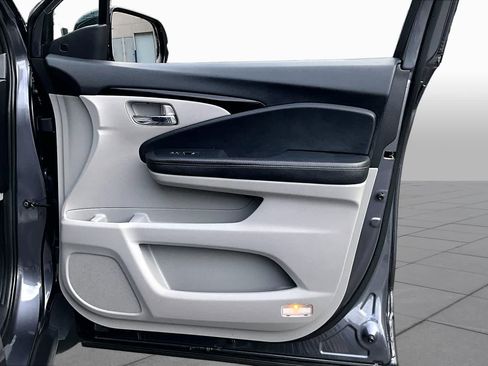 Used 2020 Honda Pilot Touring image 23