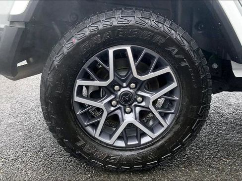 Certified 2025 Jeep Wrangler Unlimited Sahara AWD/4WD image 9