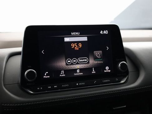 Used 2023 Nissan Rogue S image 17