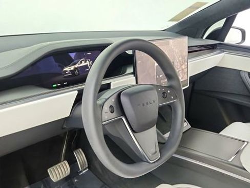 Used 2024 Tesla Model X Plaid image 19