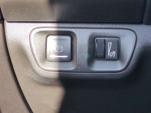 Used 2022 GMC Acadia SLE w/ Driver Convenience Package image 17