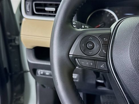 Certified 2021 Toyota RAV4 XLE Premium AWD/4WD image 20