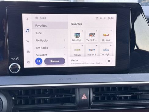 Used 2024 Toyota Prius Prime FWD image 19