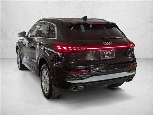 Certified 2025 Audi Q5 Premium w/ Convenience Package image 8