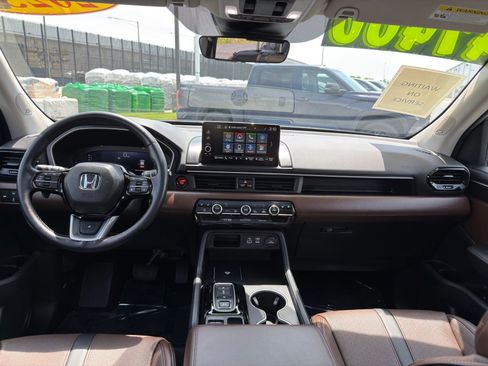 Used 2025 Honda Pilot Elite image 33