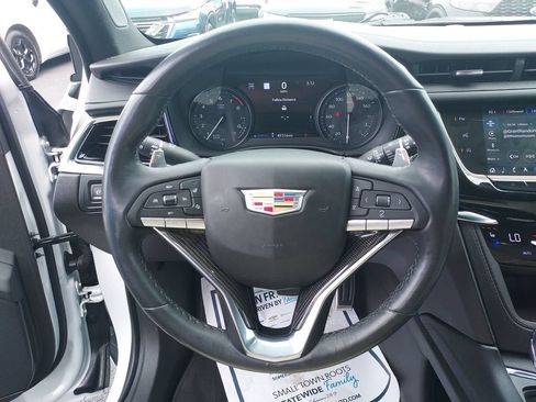 Used 2023 Cadillac XT6 Sport w/ Technology Package AWD/4WD image 17