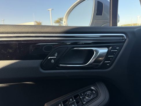 Used 2022 Porsche Macan S w/ Premium Package Plus image 12