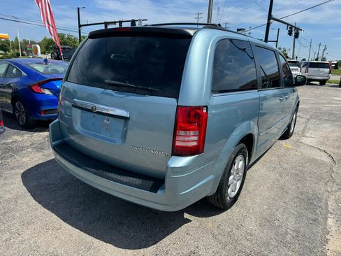Used 2010 Chrysler Town & Country Touring w/ Family Value Group FWD image 6