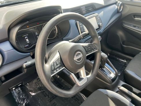 Used 2025 Nissan Versa SV FWD image 28