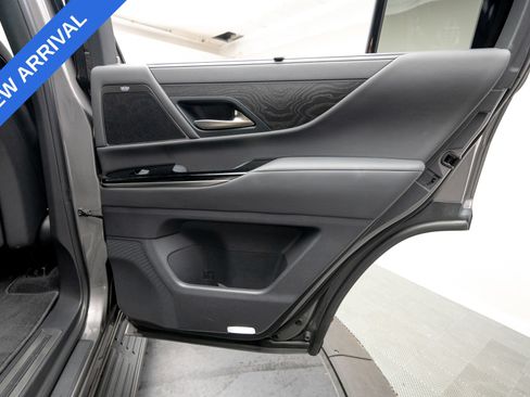 Used 2022 Lexus LX 600 4WD w/ Accessory Package (Z1) image 39