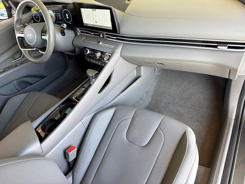 Certified 2025 Hyundai Elantra SEL FWD image 24