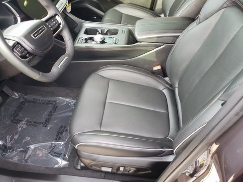 Used 2025 Jeep Wagoneer S Limited image 11