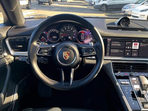 Used 2021 Porsche Panamera image 8