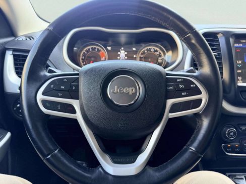 Used 2017 Jeep Cherokee Trailhawk w/ Comfort/Convenience Group AWD/4WD image 33