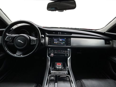Used 2016 Jaguar XF Prestige image 26
