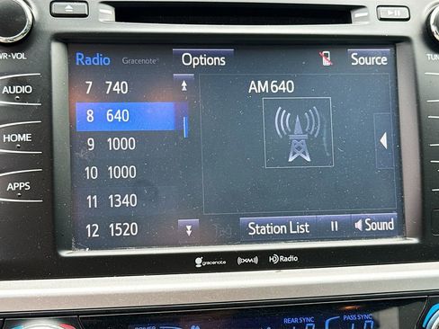 Used 2016 Toyota Highlander XLE FWD image 13