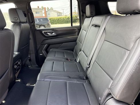 Used 2024 Chevrolet Suburban LT image 23