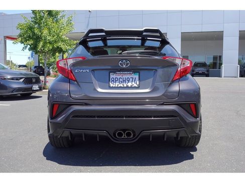 Used 2019 Toyota C-HR XLE FWD image 7