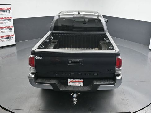 Used 2022 Toyota Tacoma TRD Off-Road AWD/4WD image 30