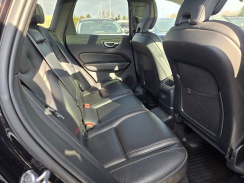 Used 2022 Volvo XC60 T8 Inscription w/ Advanced Package image 9