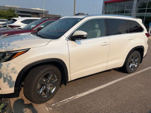 Used 2017 Toyota Highlander Limited Platinum w/ Carpet Mat Package AWD/4WD image 3