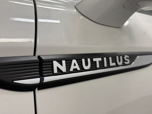 Used 2022 Lincoln Nautilus AWD image 14