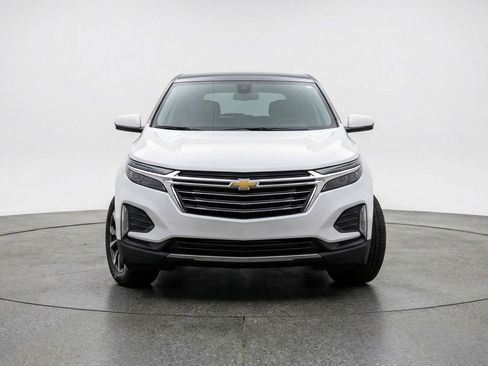 Used 2025 Chevrolet Equinox LT FWD image 2