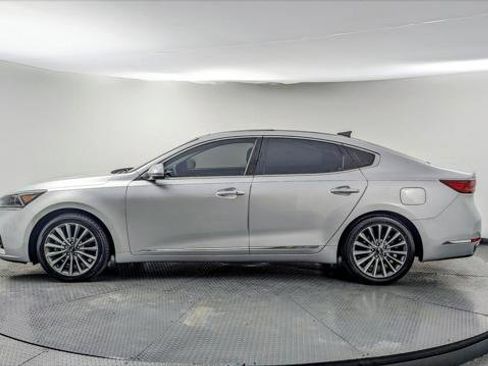 Used 2017 Kia Cadenza Premium w/ Luxury Package image 3