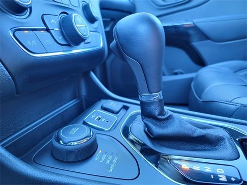 Certified 2023 Jeep Cherokee Altitude Lux image 30