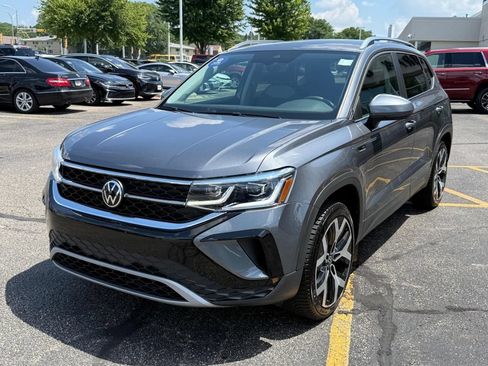 Certified 2022 Volkswagen Taos SEL AWD/4WD image 9