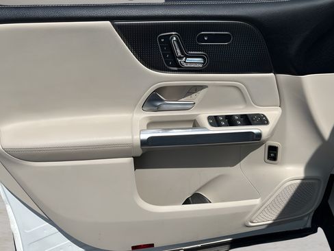 Used 2021 Mercedes-Benz GLB 250 4MATIC image 13