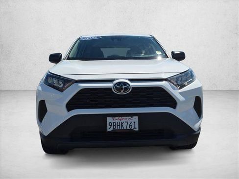 Used 2022 Toyota RAV4 LE FWD image 2
