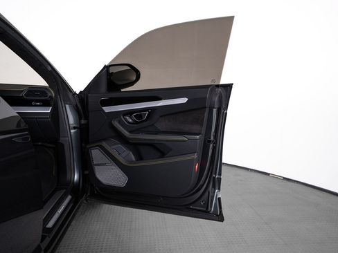 Used 2020 Lamborghini Urus AWD/4WD image 27